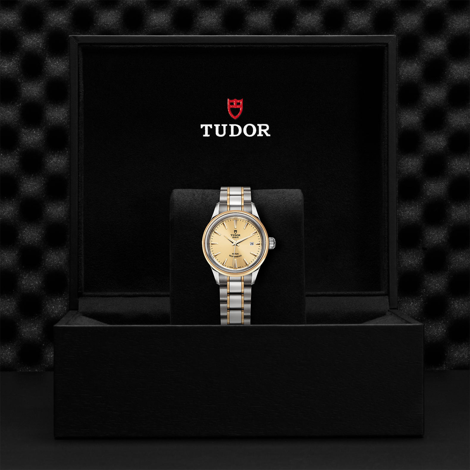 Tudor Style M12103-0001
