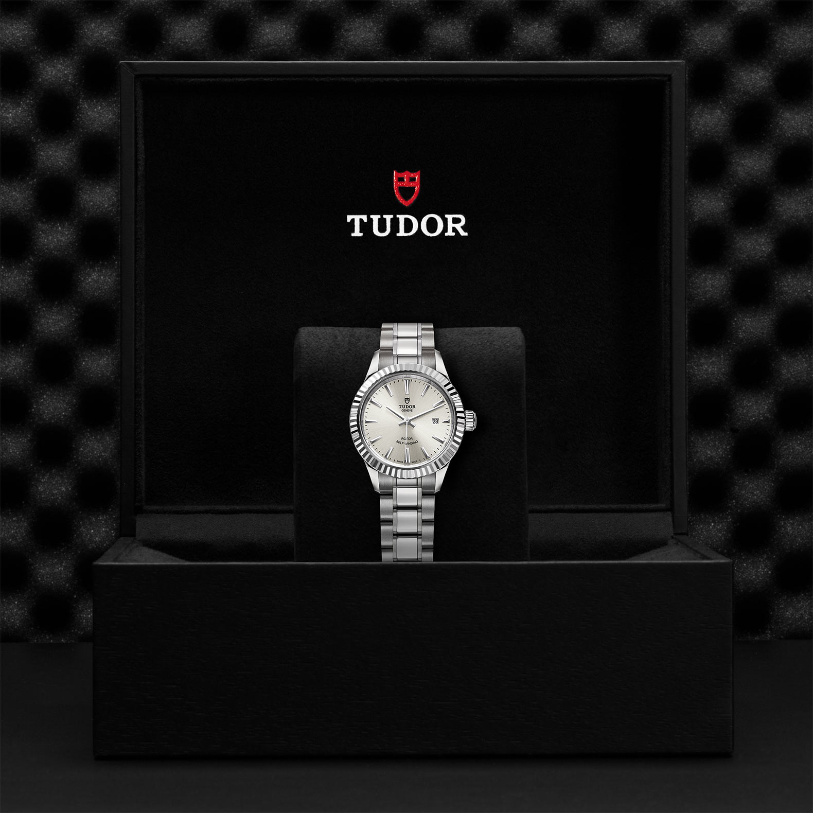 Tudor Style M12110-0001