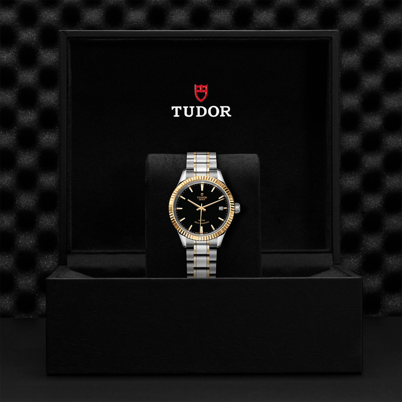 Tudor Style M12313-0005