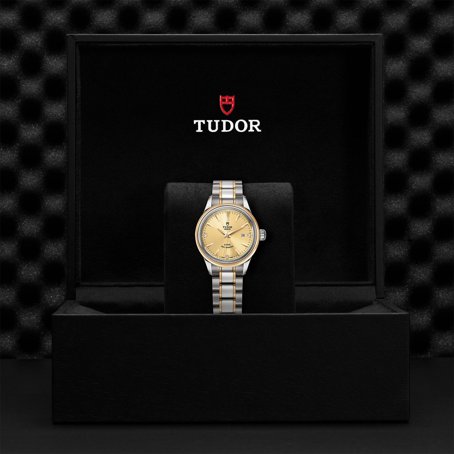 Tudor Style M12103-0004