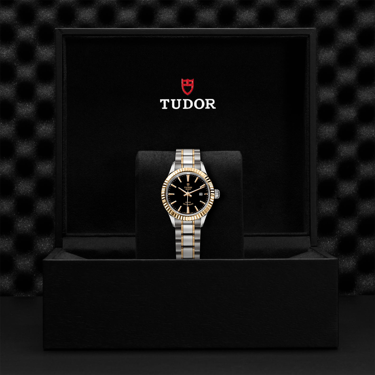 Tudor Style M12113-0005
