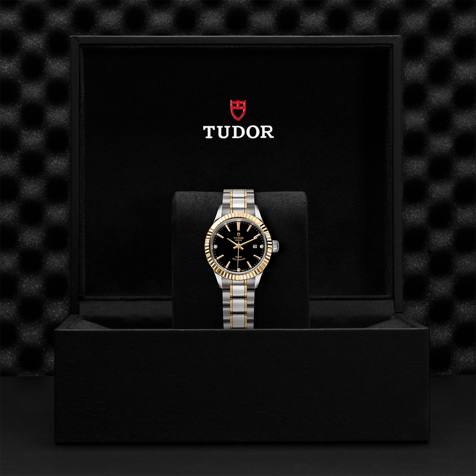 Tudor Style M12113-0011