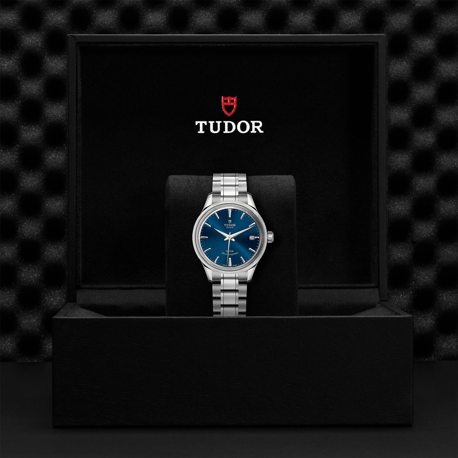 Tudor Style M12300-0009