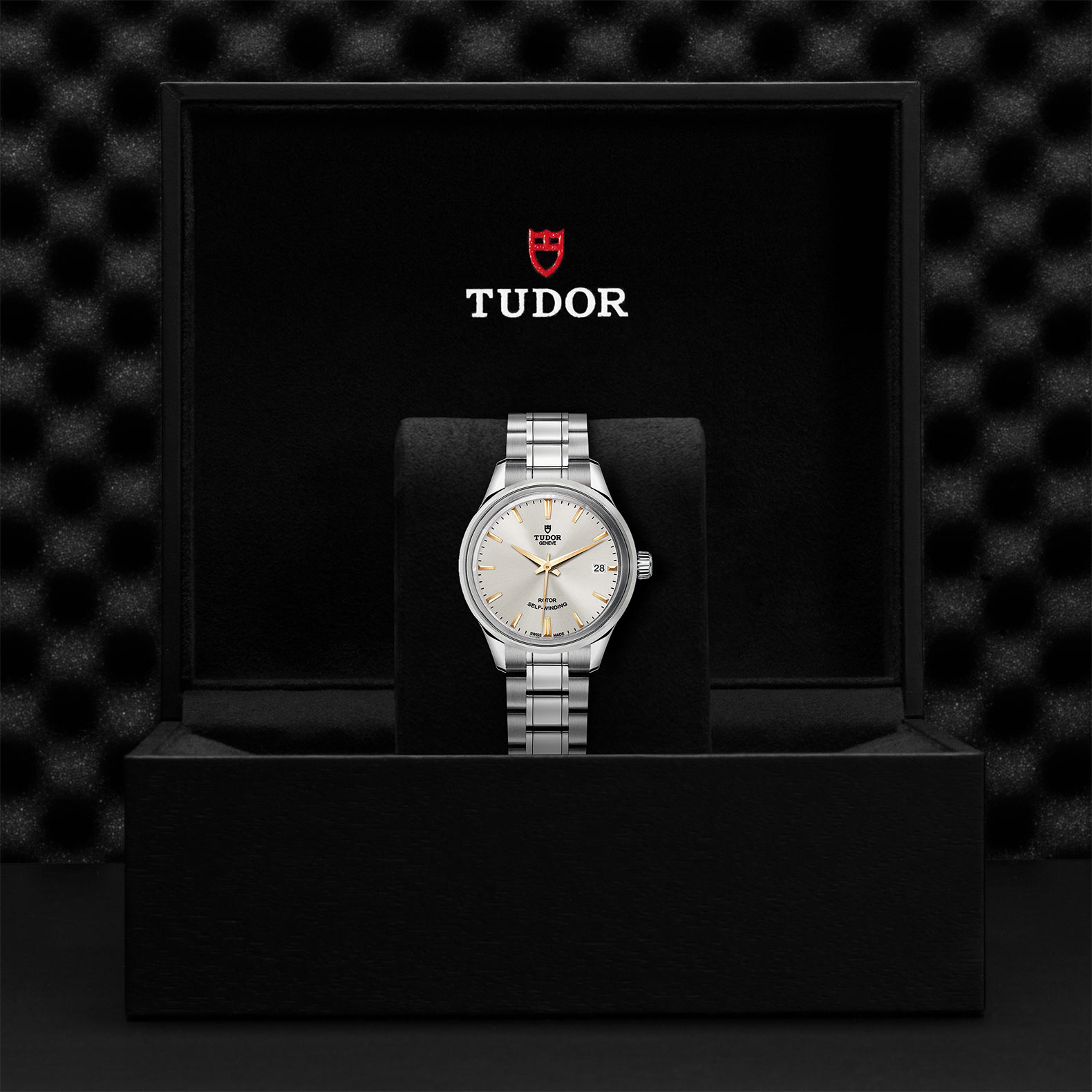 Tudor Style M12300-0017