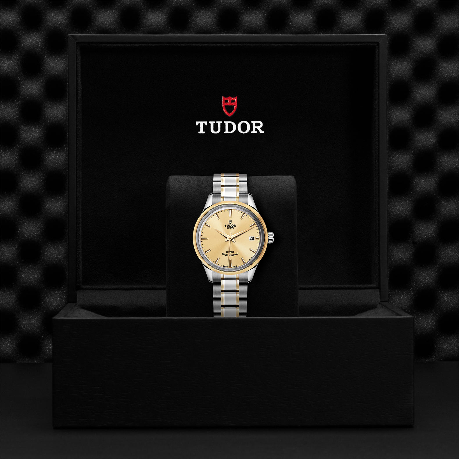Tudor Style M12303-0001