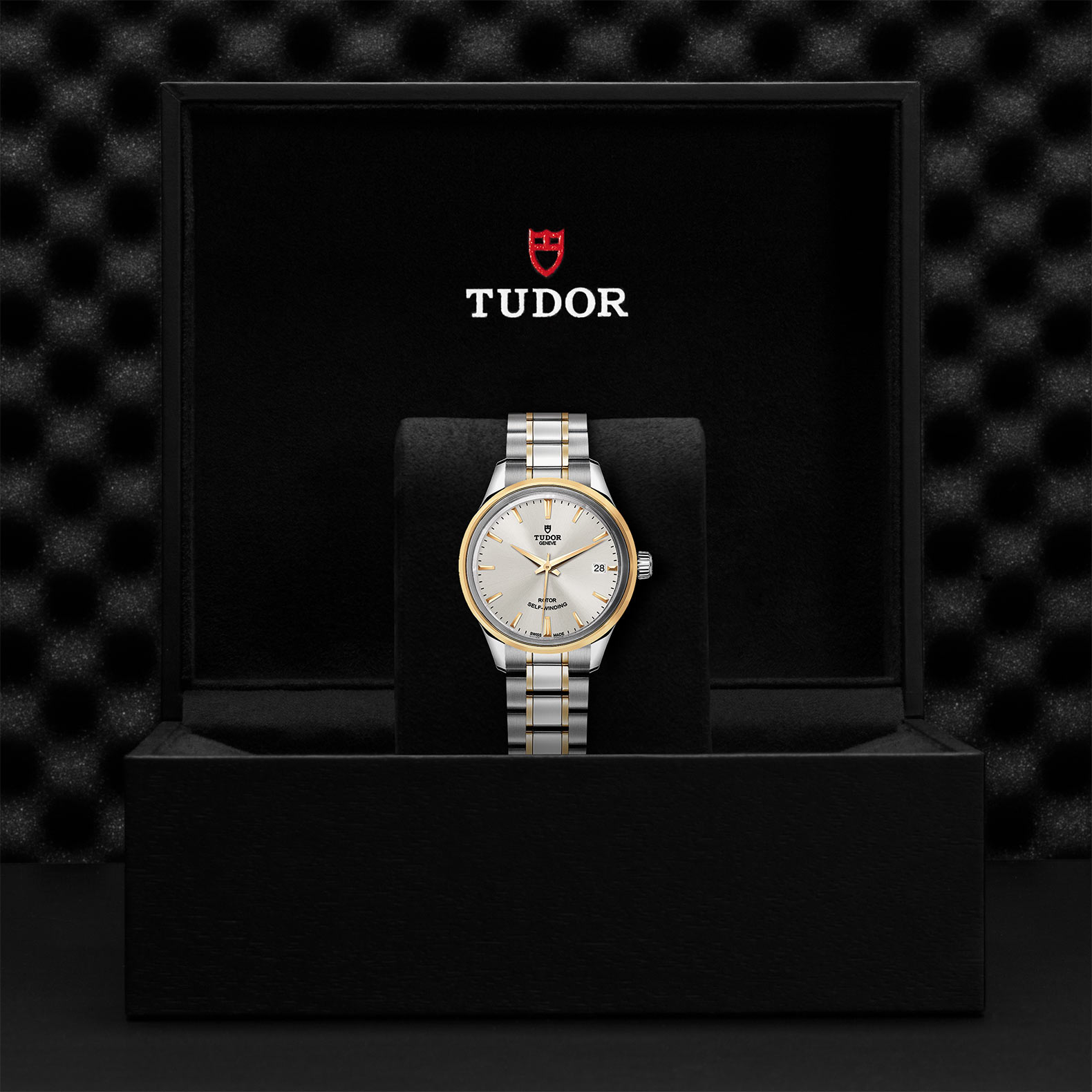 Tudor Style M12303-0002