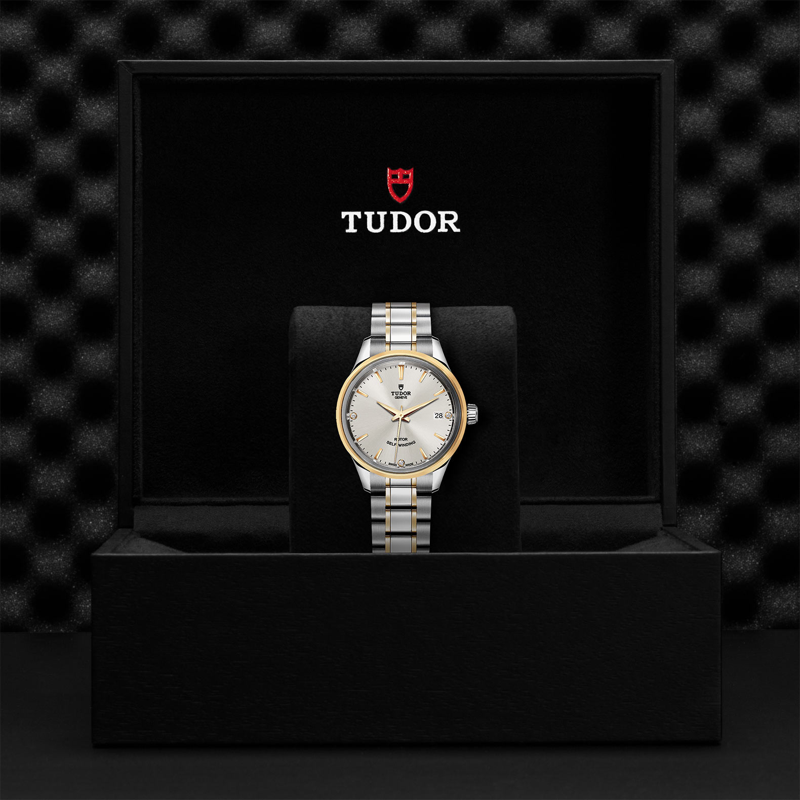 Tudor Style M12303-0005