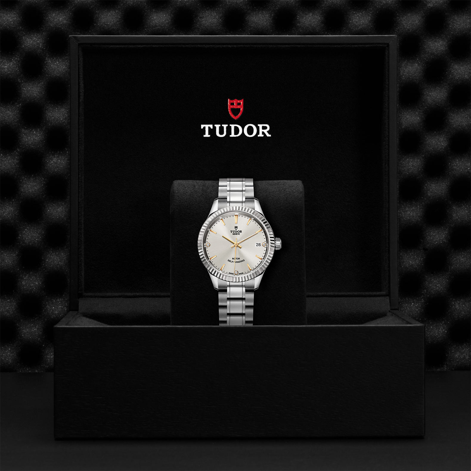 Tudor Style M12310-0011