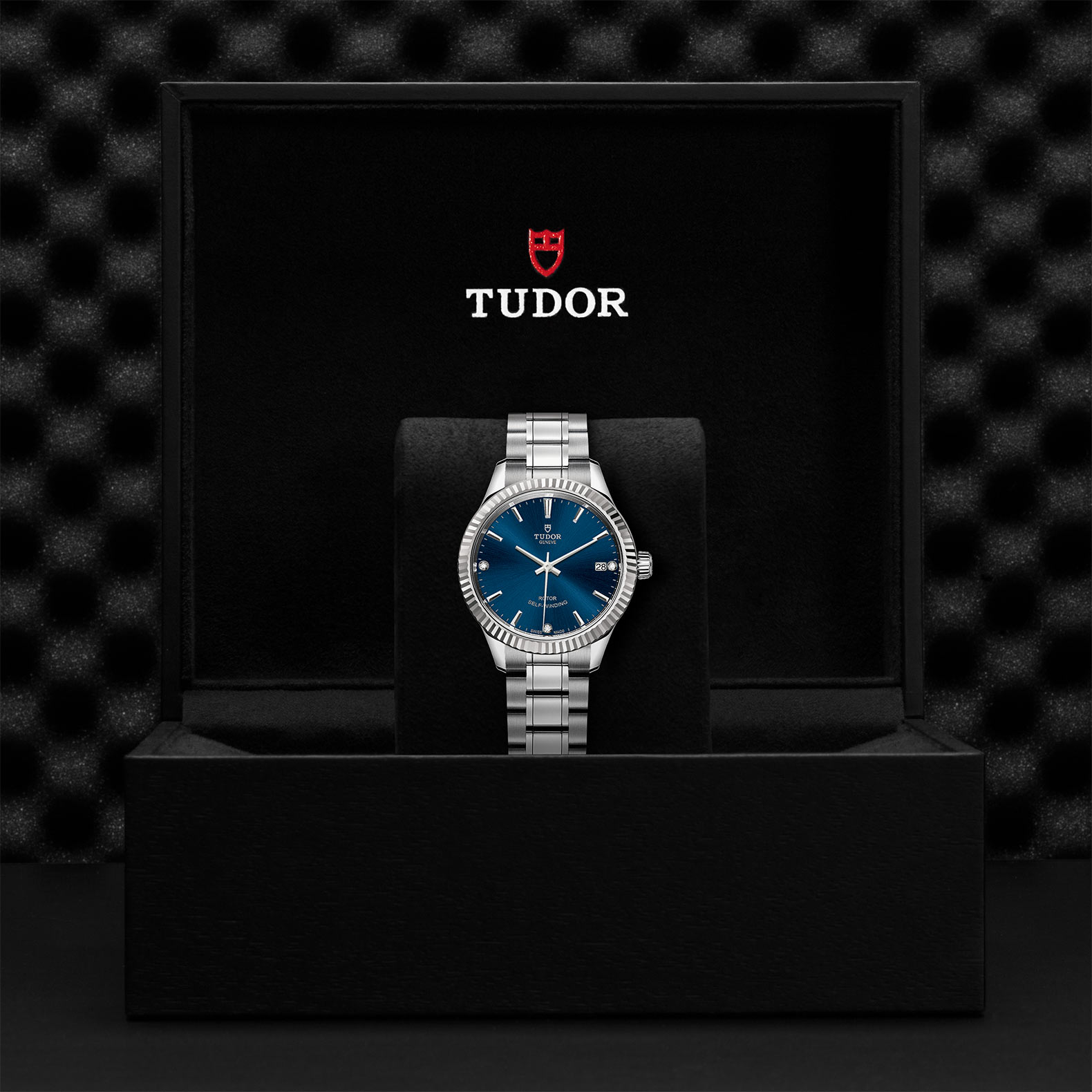 Tudor Style M12310-0017