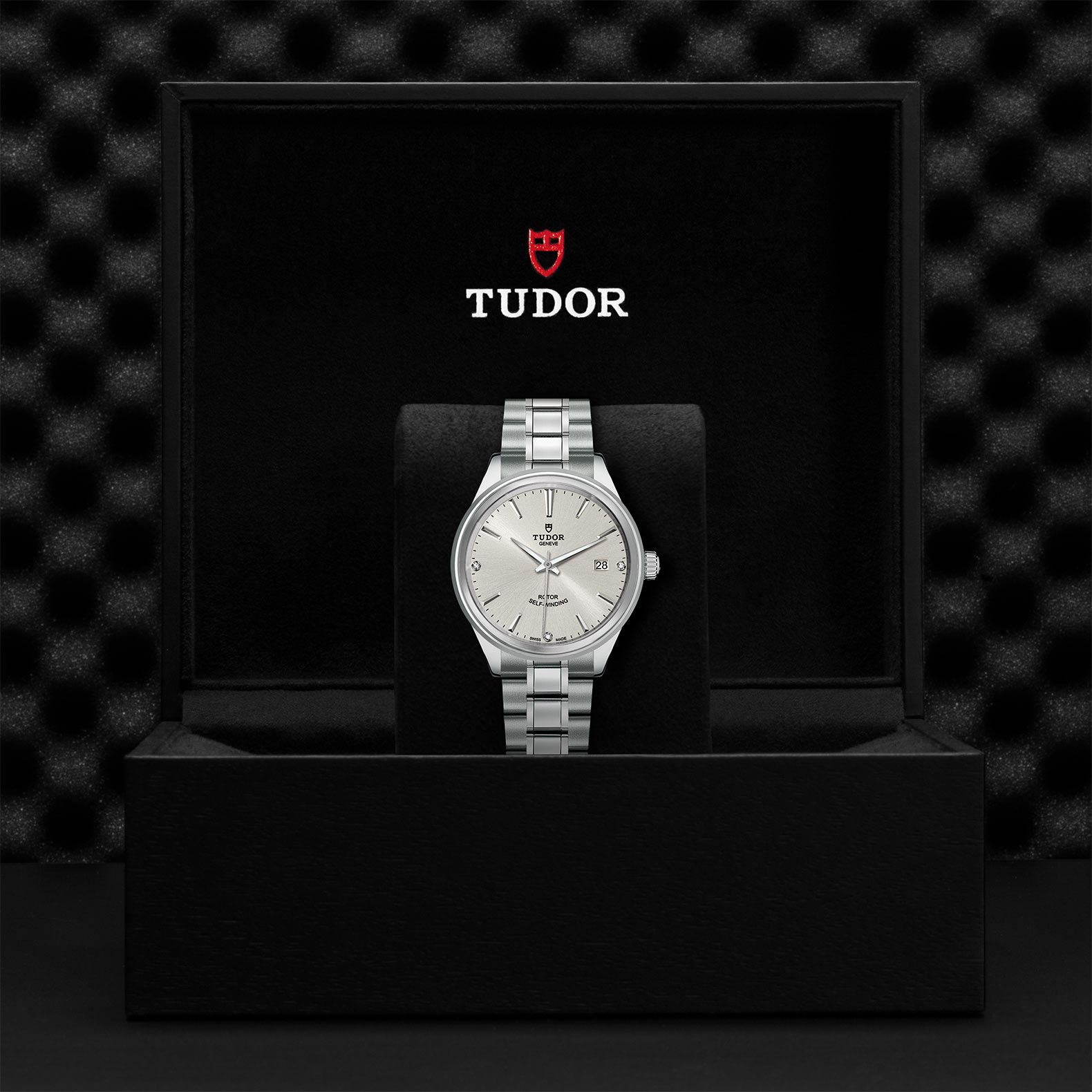 Tudor Style M12500-0003