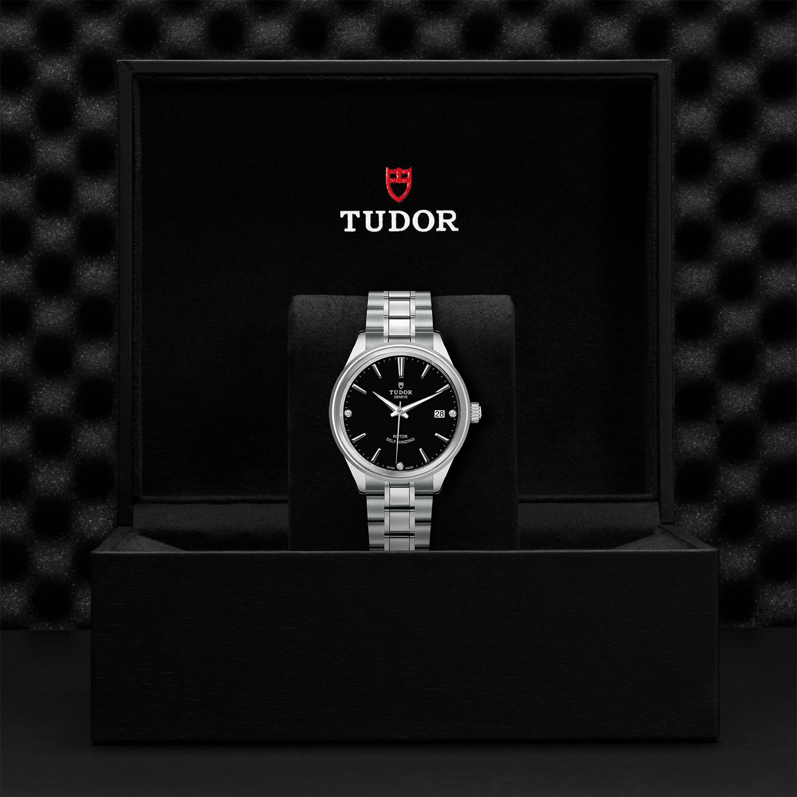 Tudor Style M12500-0004