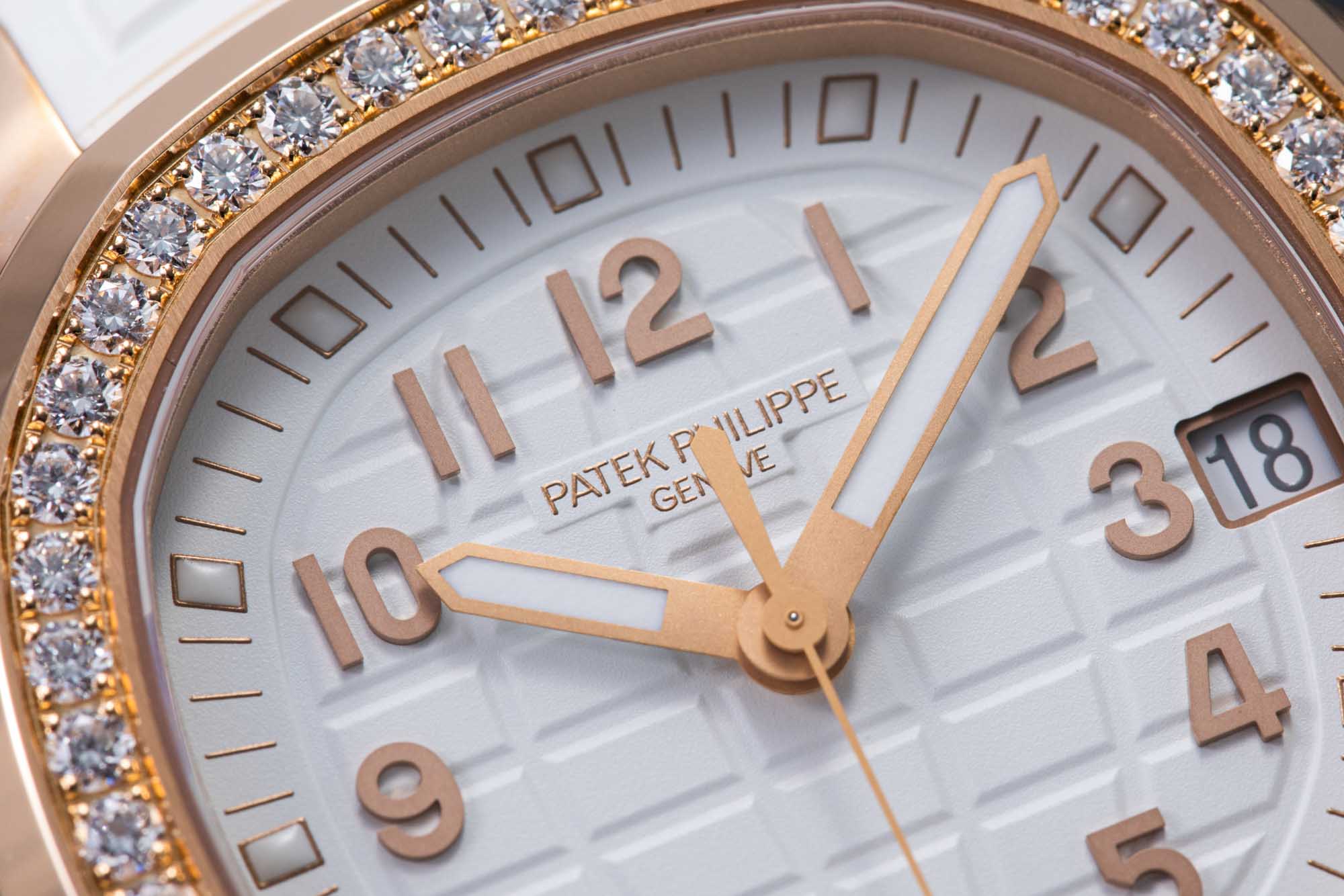 The new Patek Philippe Aquanaut Luce Automatic model Ref. 5268/200R-001 features a diamond-set rose gold bezel. A play on polished and satin-brushed finishes enhances its rose gold case.