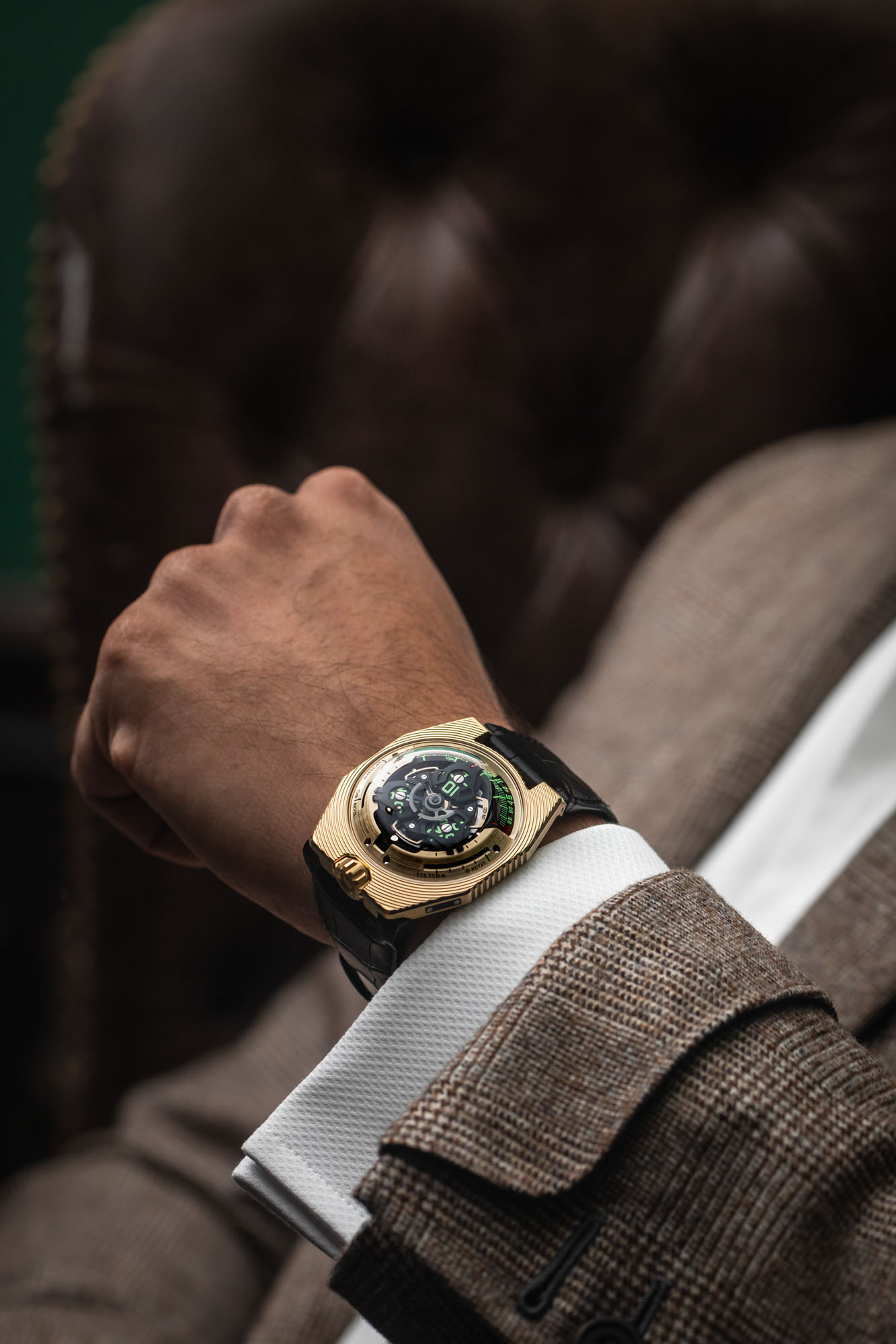 Urwerk UR-100 Electrum