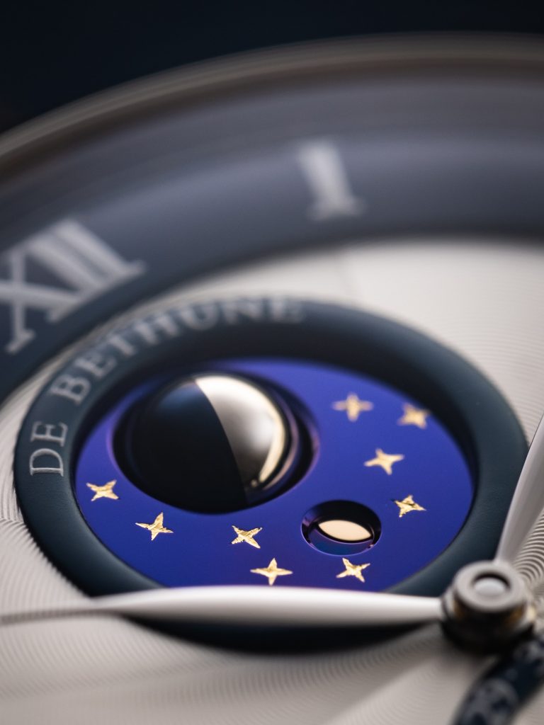 The moon phase indicator on the DB25sQP