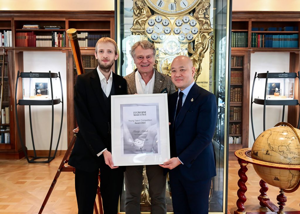 F. P. Journe and Michael Tay present the winner of the Young Talent Competition 2022 Maciej Miśnik 