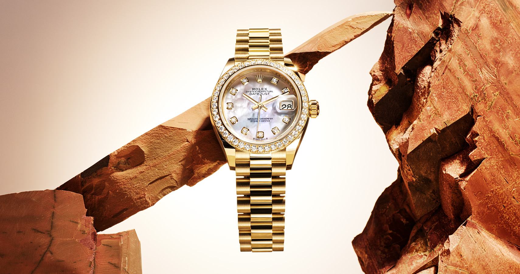 Rolex Lady-Datejust in gold with diamond bezel and mother-of-pearl dial, diamond indices